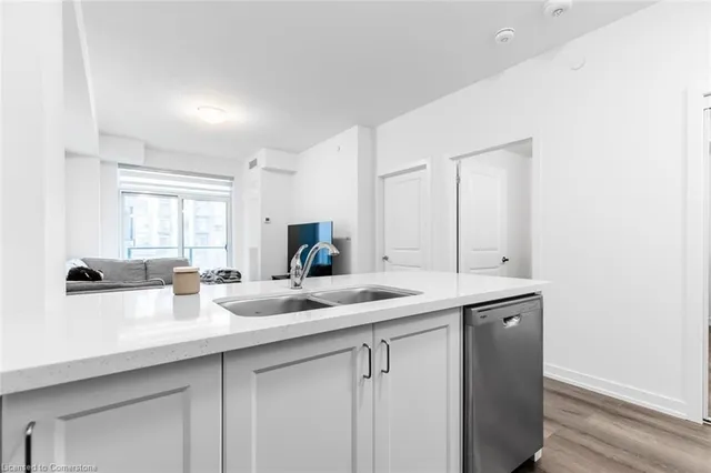 Additional image 21 of 470 Dundas St Unit 214