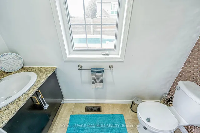 Additional image 18 of 21 Pioneer Ave