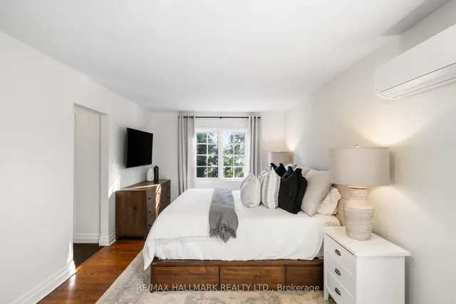 Additional image 21 of 218 Yonge Blvd