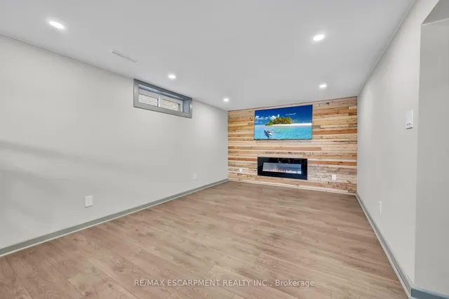 Additional image 31 of 31 Bobolink Rd