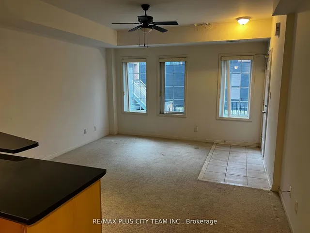 Additional image 4 of 11 Niagara St Unit Th42