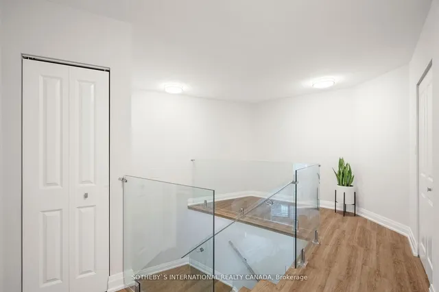 Additional image 19 of 33 Harbour Sq Unit 2208