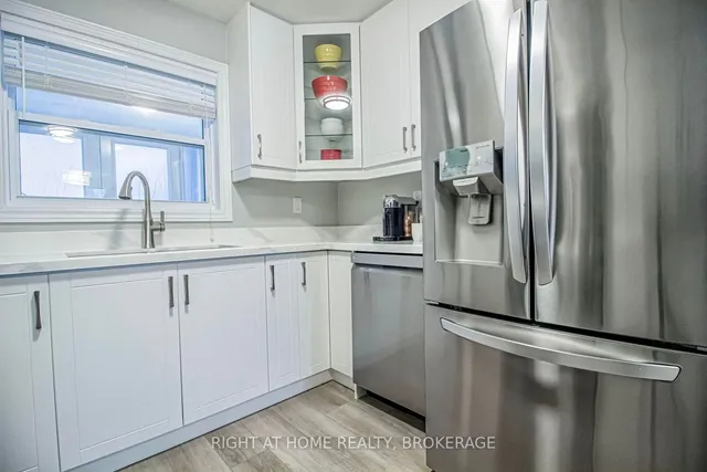 Additional image 13 of 46 L'Amoreaux Dr