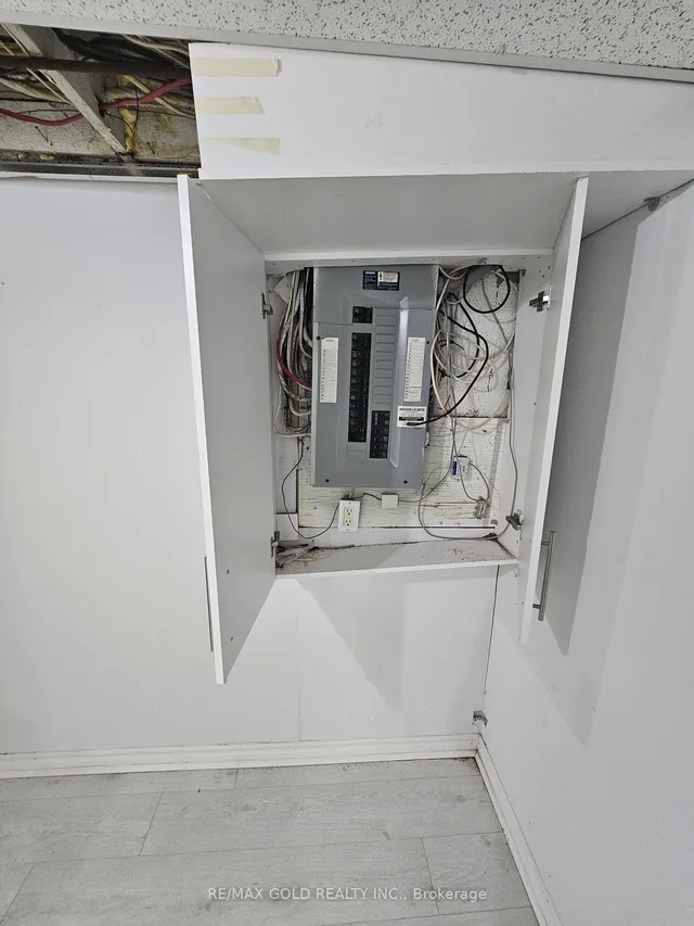 Additional image 15 of 29 Town House Cres Unit 29