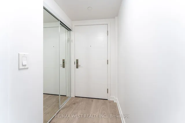 Additional image 6 of 50 Wellesley St Unit 3708