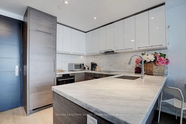 Additional image 4 of 488 University Ave Unit 2012