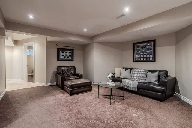 Additional image 36 of 4098 Montrose Cres