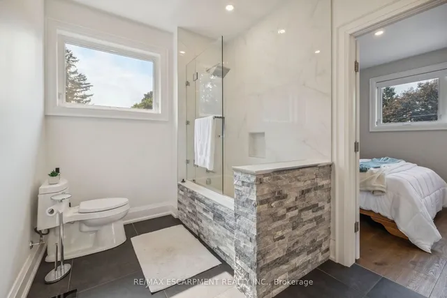 Additional image 24 of 60 Garden Ave