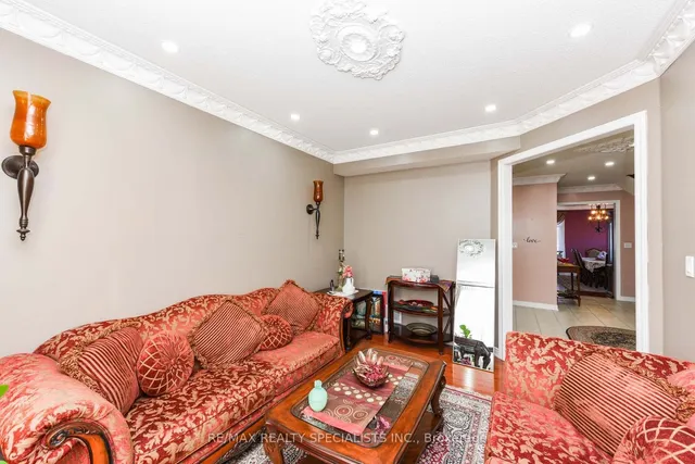 Additional image 8 of 37 Bluffwood Cres