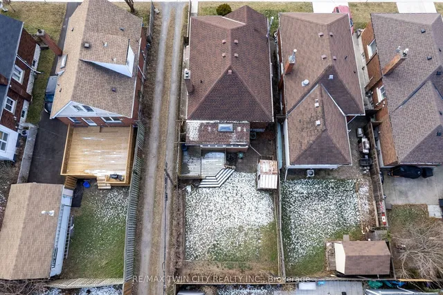 Additional image 29 of 547 Roxborough Ave