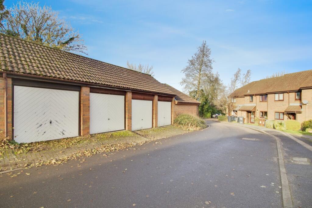 Additional image 17 of Bull Stag Green, HATFIELD