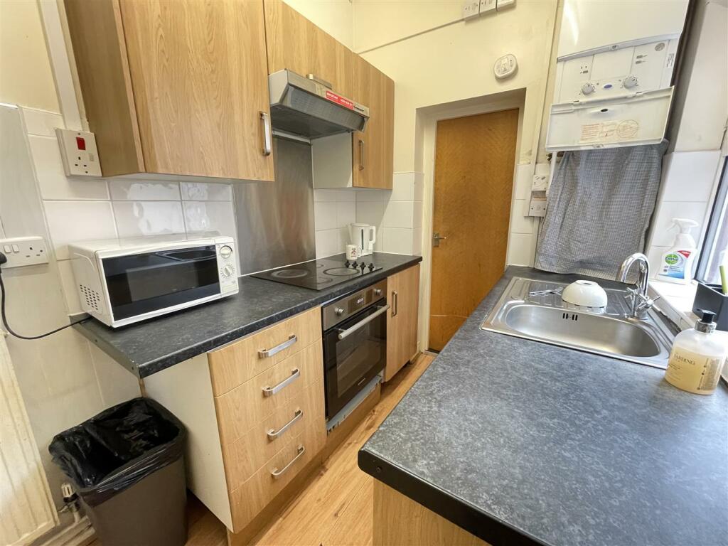 Additional image 5 of Next to University