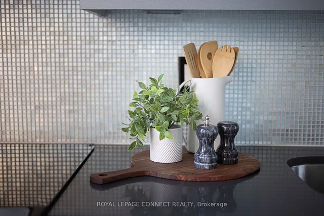 Additional image 16 of 630 Queen St Unit 404