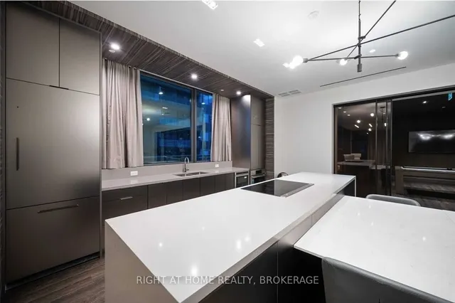 Additional image 24 of 39 Roehampton Ave Unit 1301