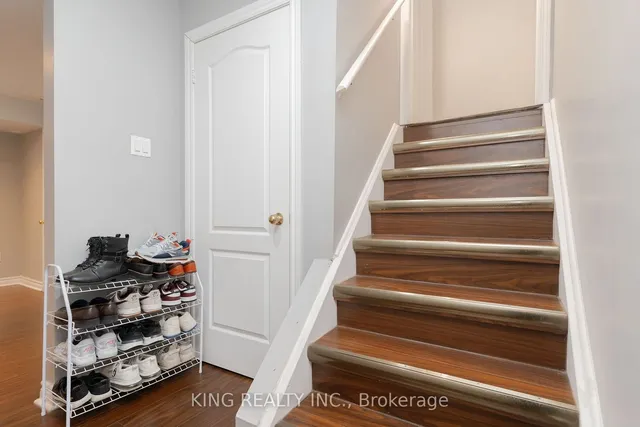 Additional image 34 of 54 COACHLIGHT Cres