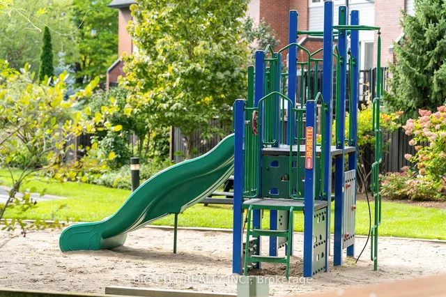 Additional image 24 of 570 Wellington St Unit 12B