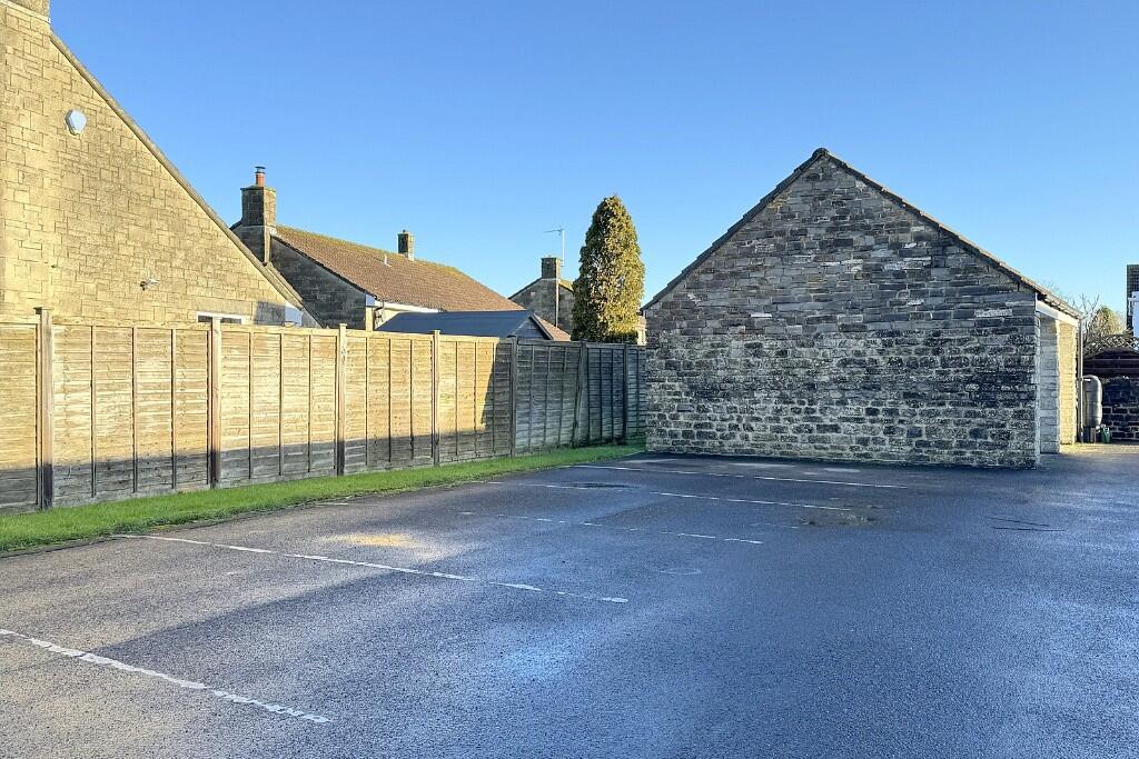 Additional image 13 of Queen Camel BA22