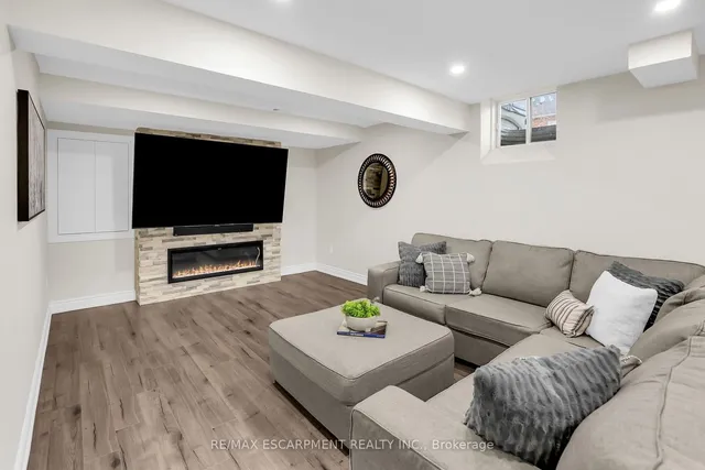 Additional image 27 of 63 Fowler Dr