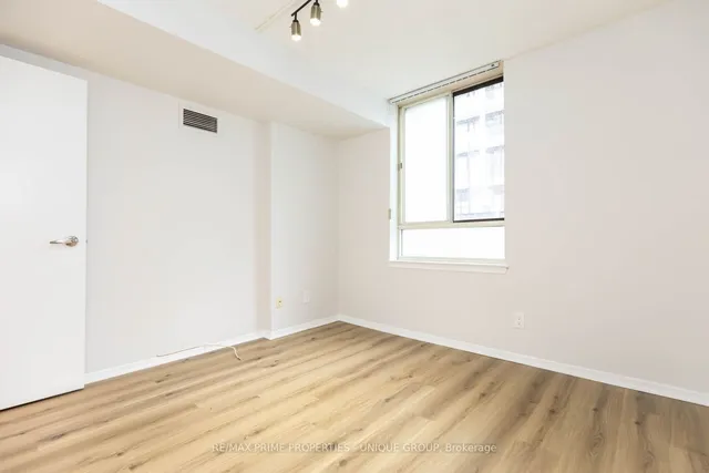 Additional image 17 of 633 Bay St Unit 606