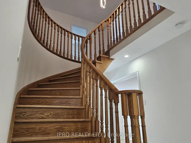 Additional image 16 of 23 Woodlot Cres