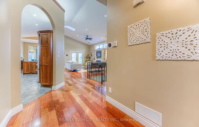 Additional image 7 of 154 Forfar Ave