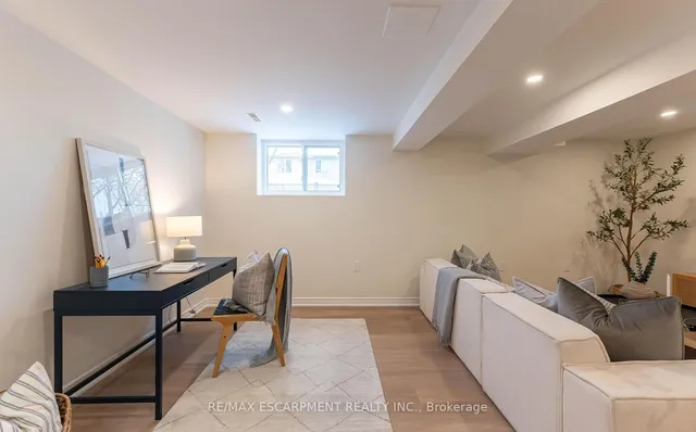 Additional image 24 of 29 Featherwood Cres