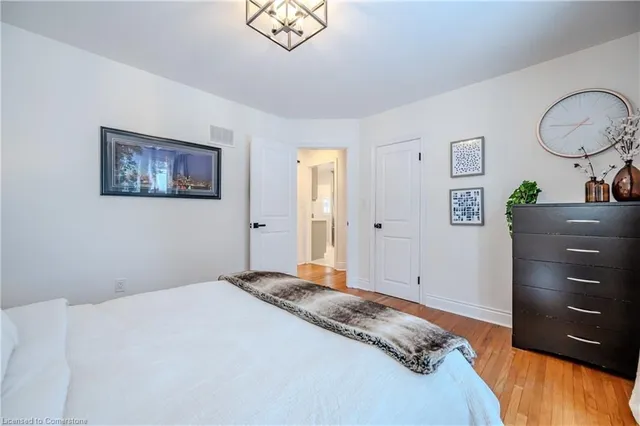 Additional image 24 of 586 Weber St