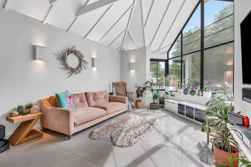 Additional image 8 of The Avenue, Welwyn