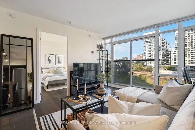 Additional image 8 of 170 Fort York Blvd Unit 303