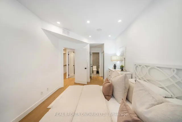 Additional image 17 of 32 Stadium Rd Unit 355