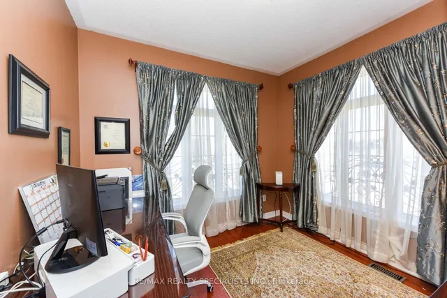 Additional image 17 of 37 Bluffwood Cres