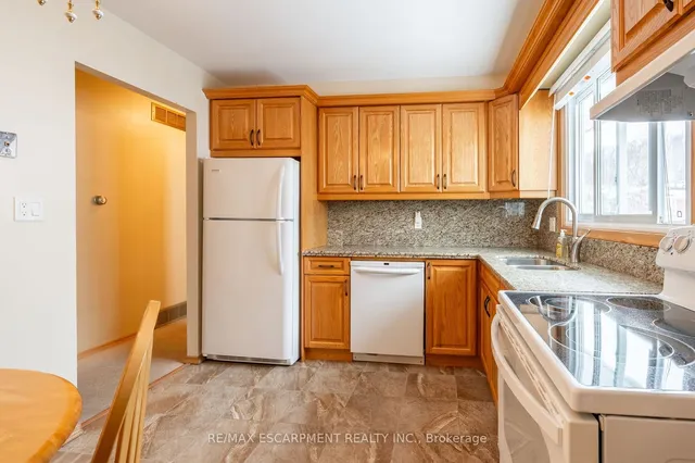 Additional image 19 of 44 CAPILANO Dr