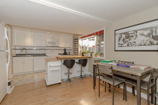 Additional image 27 of 142 Vintage Gate