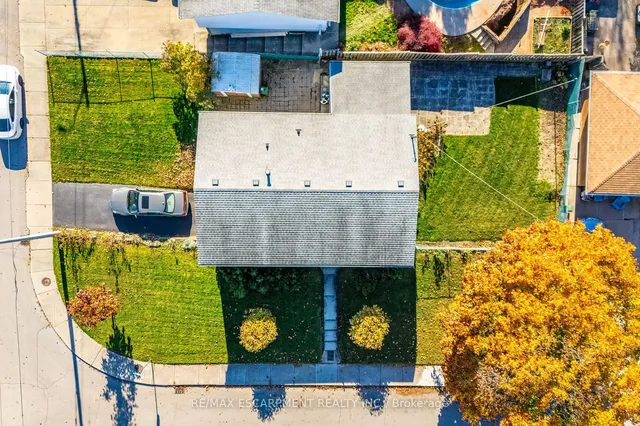 Additional image 12 of 44 CAPILANO Dr