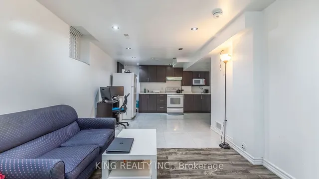 Additional image 30 of 8 Hummingbird Crt