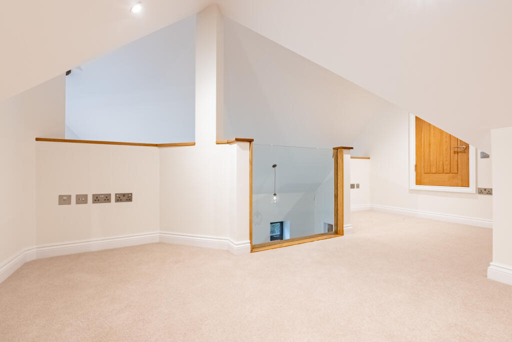 Additional image 33 of Oakridge, Drop Lane, Bricket Wood, St Albans, AL2