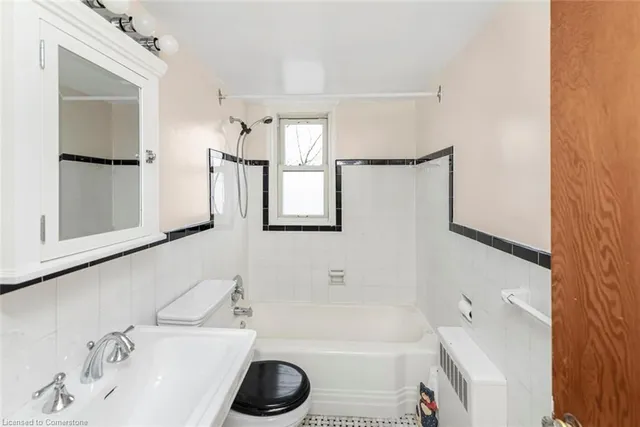 Additional image 19 of 802 King St Unit 5