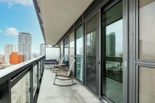 Additional image 13 of 39 Roehampton Ave Unit 1301