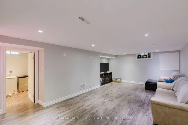 Additional image 10 of 2344 Devon Rd