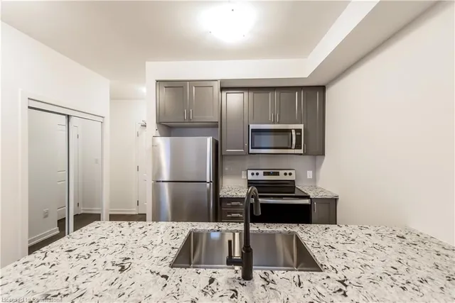 Additional image 7 of 450 Dundas St Unit 518