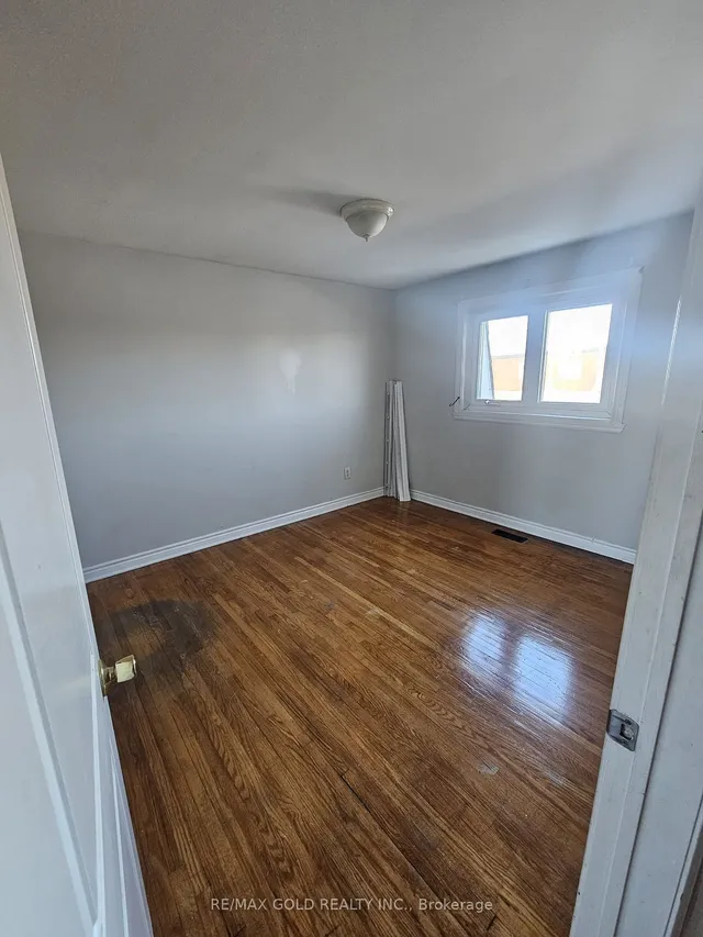 Additional image 9 of 29 Town House Cres Unit 29