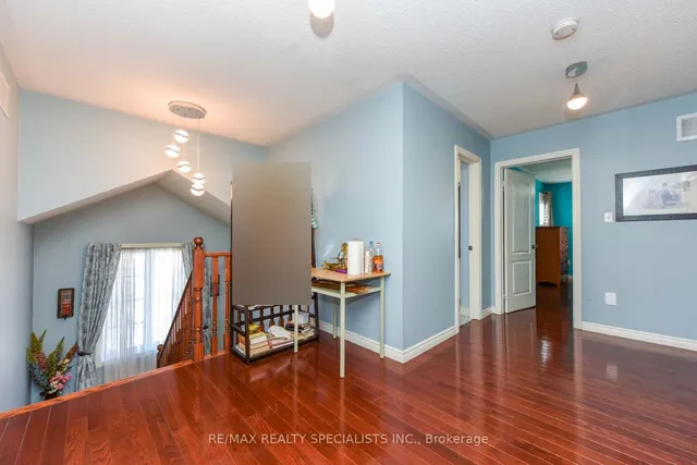 Additional image 18 of 37 Bluffwood Cres