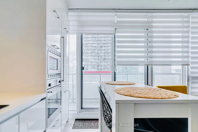 Additional image 12 of 2221 Yonge St Unit 2911