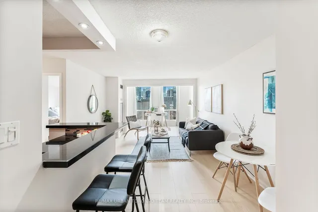 25 Grenville St Unit 1905