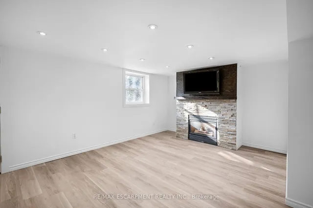 Additional image 21 of 1053 HELENA St