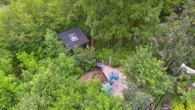 Additional image 35 of 33 LESLIE Dr