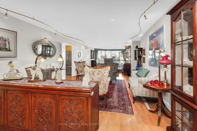 Additional image 5 of 130 Carlton St Unit 609