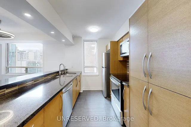 Additional image 19 of 633 Bay St Unit 1711