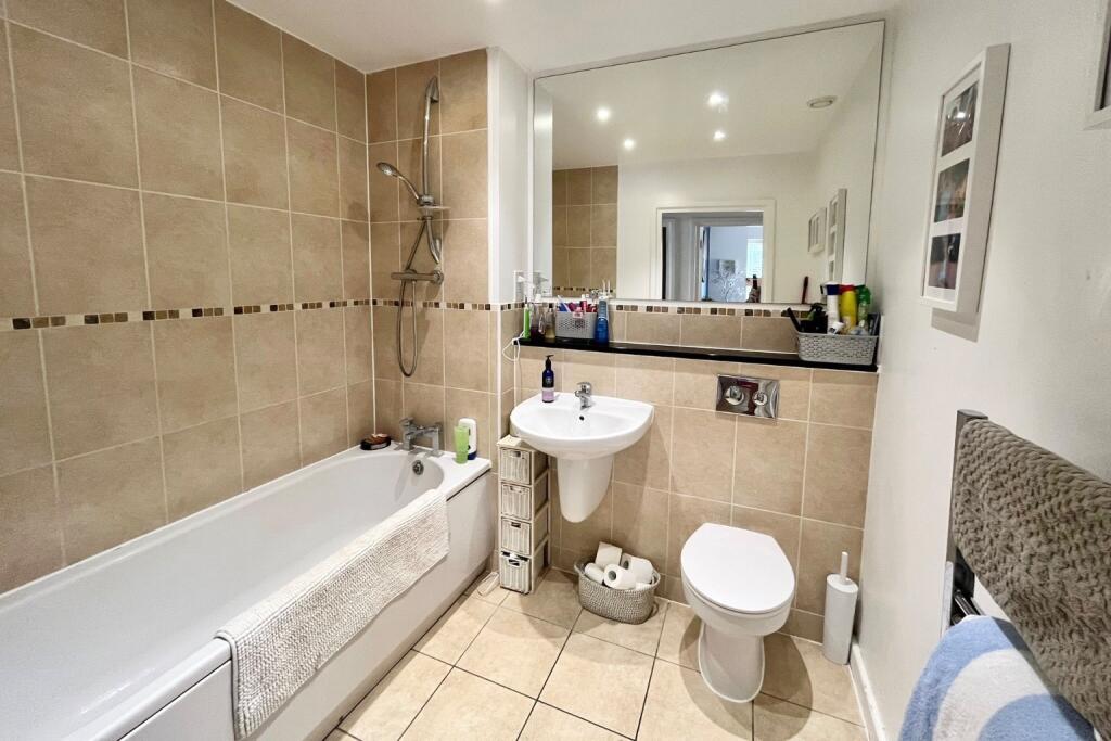 Additional image 6 of Page Place, Frogmore, St. Albans, Hertfordshire, AL2