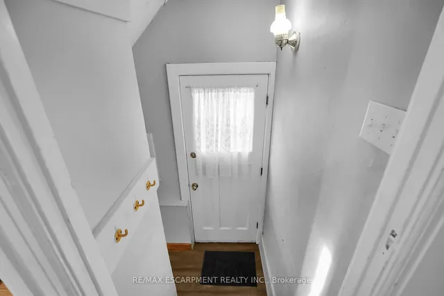 Additional image 22 of 21 Paisley Ave